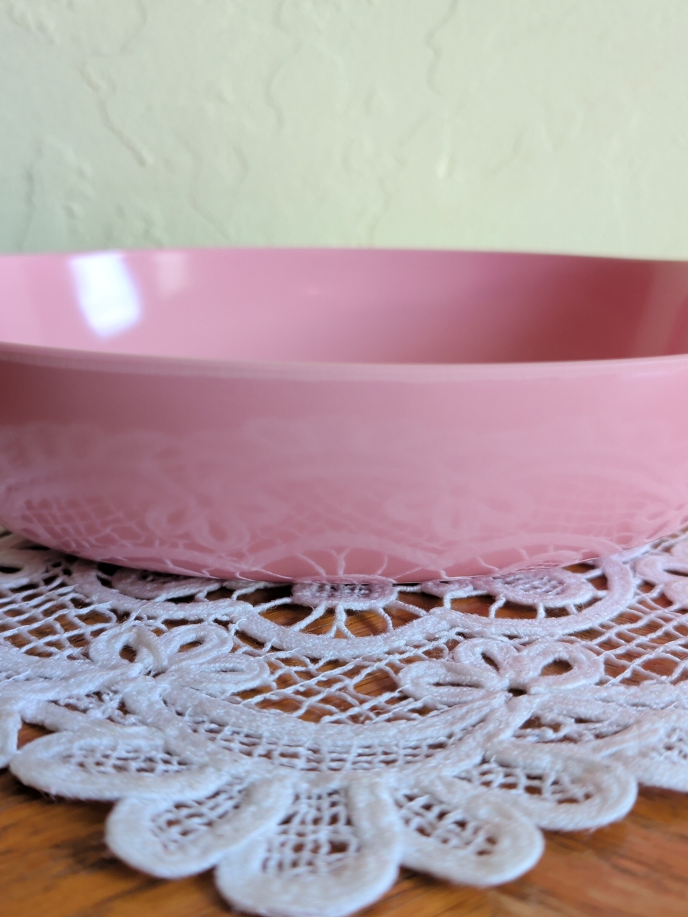 9.25" Pink Lenox Ware serving salad bowl made of melmac melamin - Picture 2 of 6